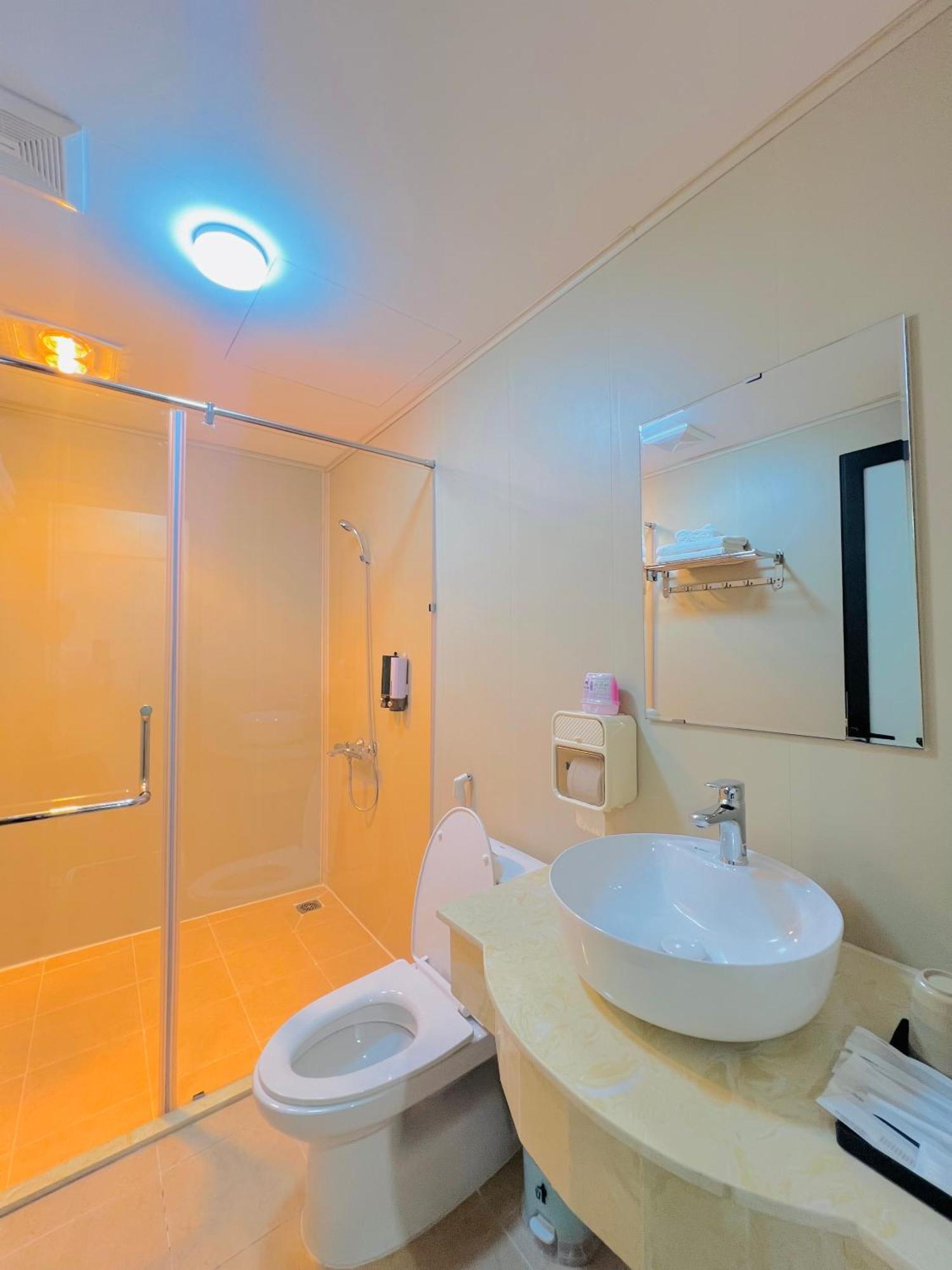T98 Westlake Quang An - Tay Ho Center Garden View Studio! *