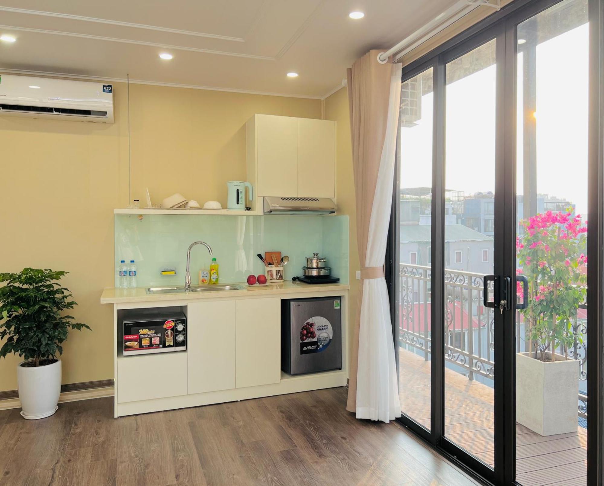 T98 Westlake Quang An - Tay Ho Center Garden View Studio! * Hanoi